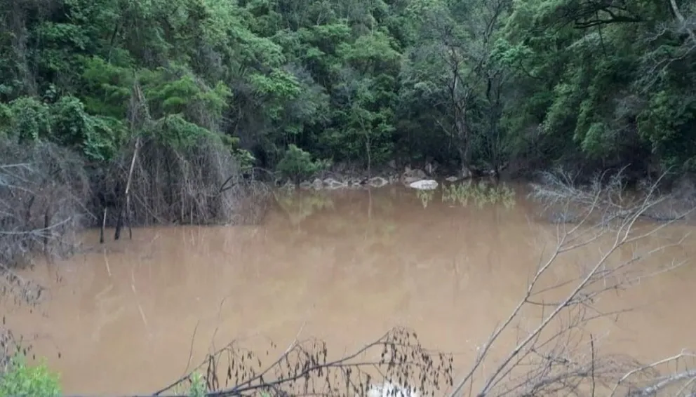 Tomarán medidas con la laguna formada en el cerro