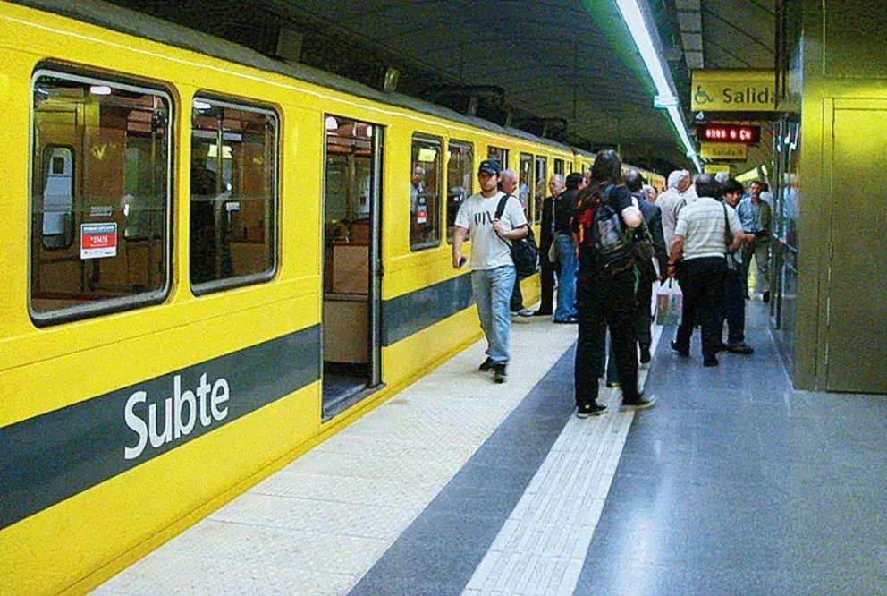 Pervertido que eyaculó sobre una pasajera en el subte, fue detenido