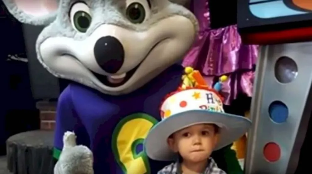 Un niño de 4 años organizó una fiesta de cumple en un salón y ningún invitado fue