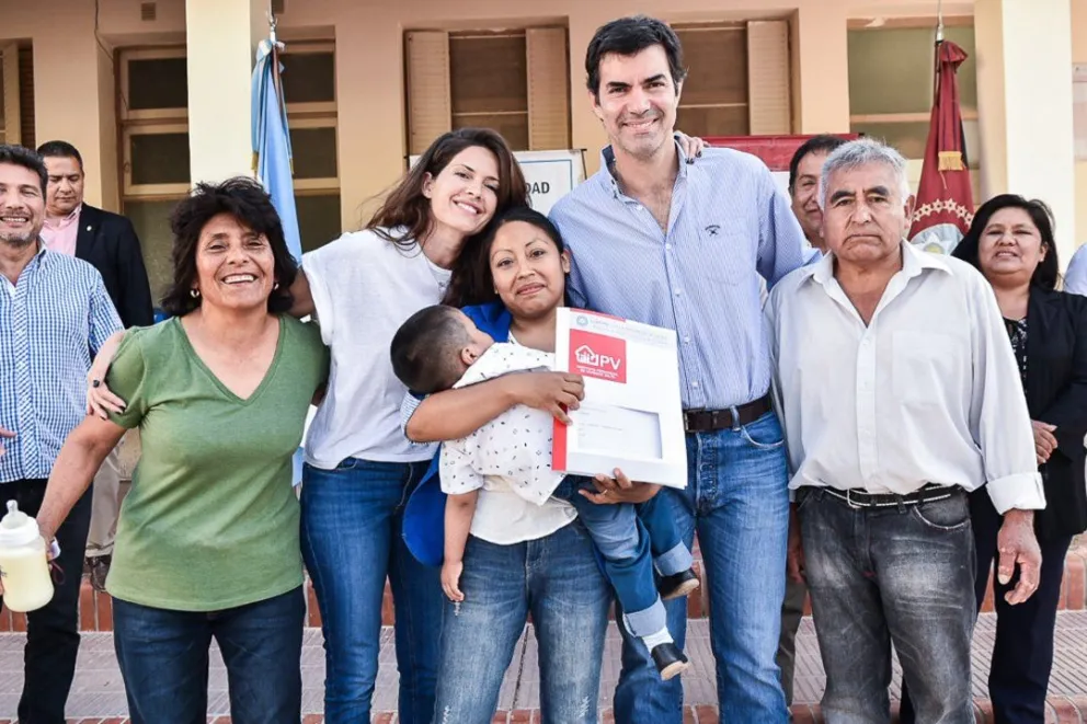 Urtubey: 'Vamos a llegar a fin de año con 20 mil casas nuevas entregadas en mi gestión"