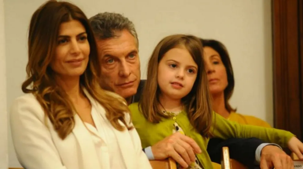 Macri asistió a la confirmación de la hija de Juliana Awada junto a Antonia