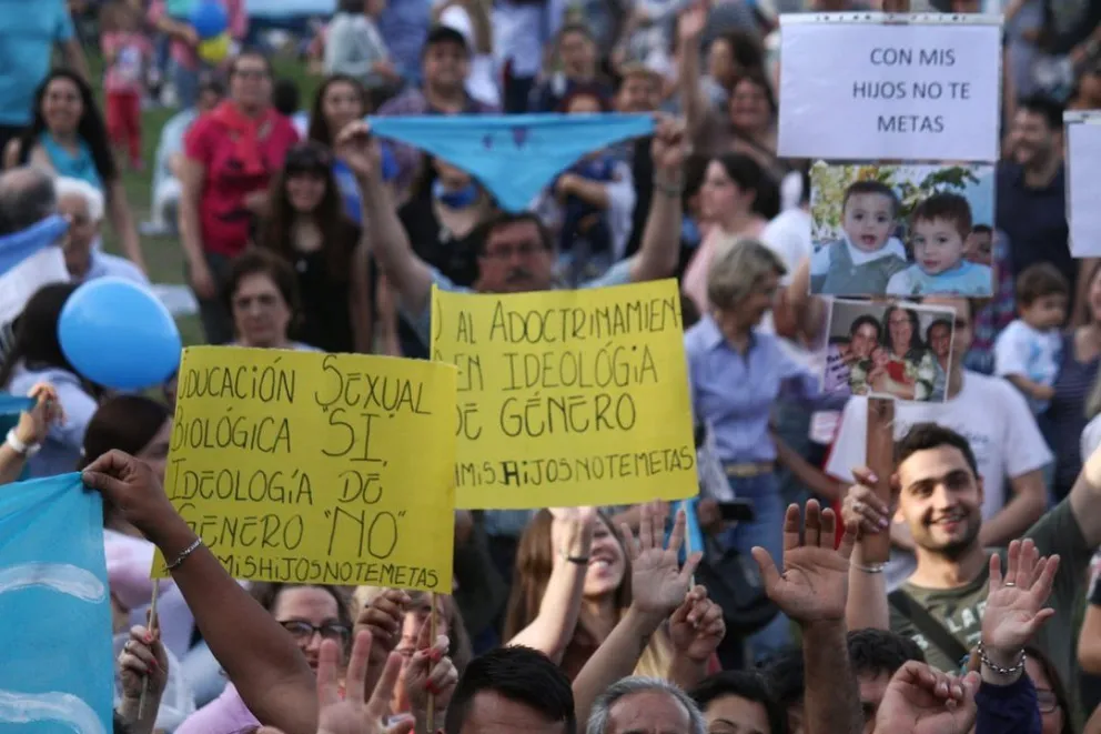 En Salta marcharon contra la Educación Sexual a grito de #ConMisHijosNoTeMetas