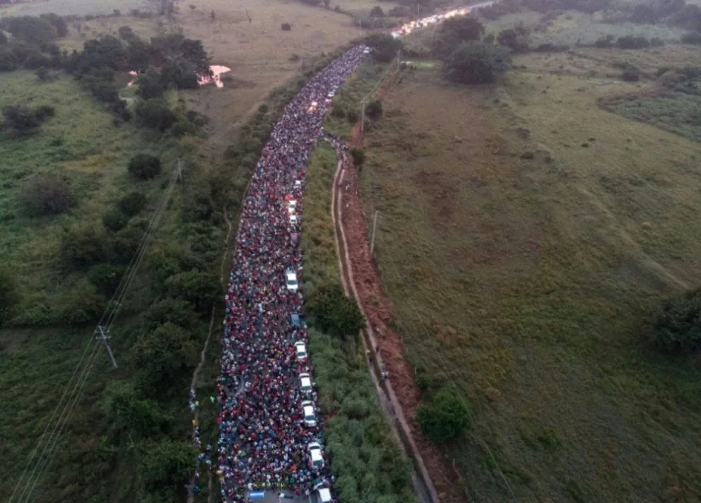 El sueño de llegar a EEUU: caravana de migrantes. Conocé el nuevo ofrecimiento que recibieron