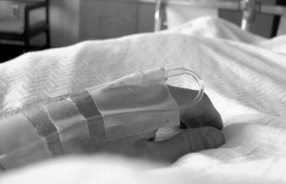 Balean con 6 disparos a una mujer y golpean salvajemente a su marido