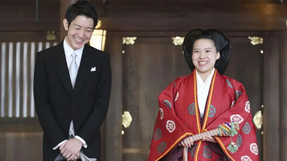 Princesa de Japón se convierte en plebeya tras casarse con un empleado