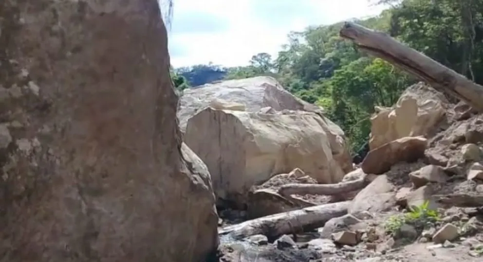 Se formó una laguna por endicamento en Tartagal y hay preocupación entre los pobladores