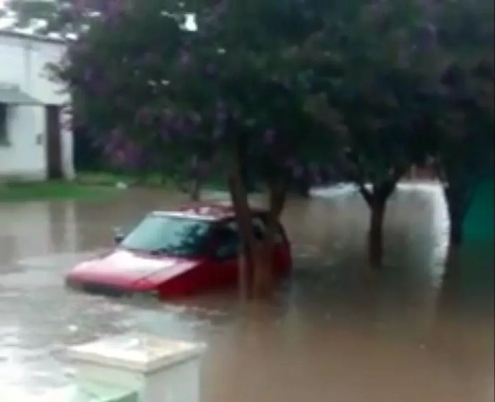 Inundación en Cerrillos: la ruta 68 está intransitable