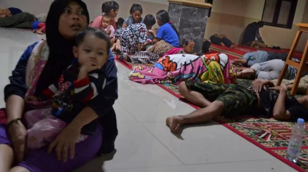 Tsunami en Indonesia : más de  222 muertos y 843 heridos