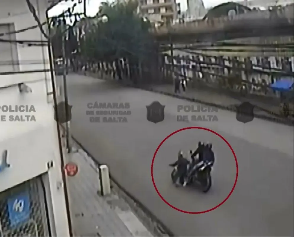 VIDEO: una moto se lleva puesto a un abuelito