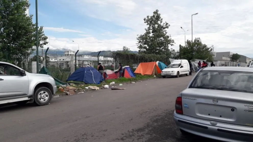 Navidad tras las rejas: familiares de los presos acampan fuera de la Alcaldía