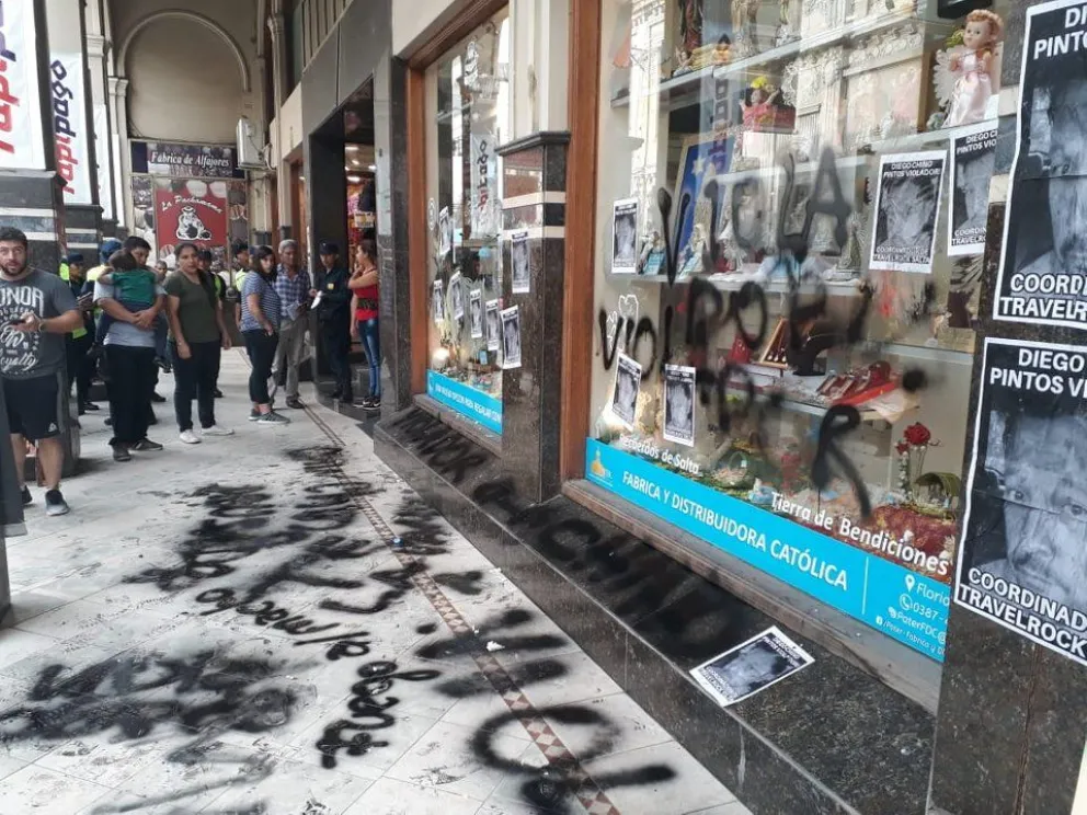 A partir de ahora, el que pinte edificios salteños, pagará los gastos