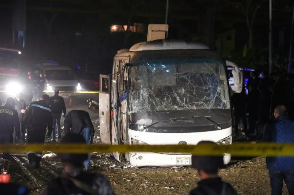 Tres muertos, entre ellos dos turistas vietnamitas, en ataque contra un bus en Egipto