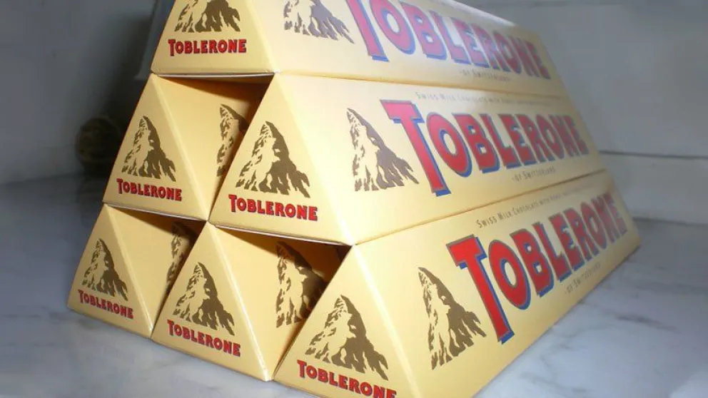 Un niño le abre los ojos a su madre (y a muchos otros) sobre algo oculto en Toblerone