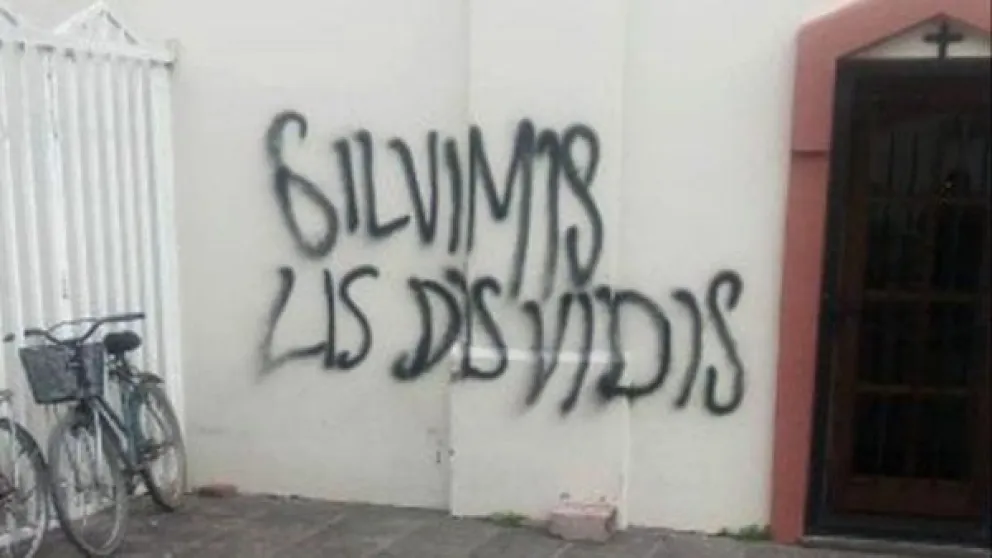 "Aborteras" vandalizan una iglesia en Navidad