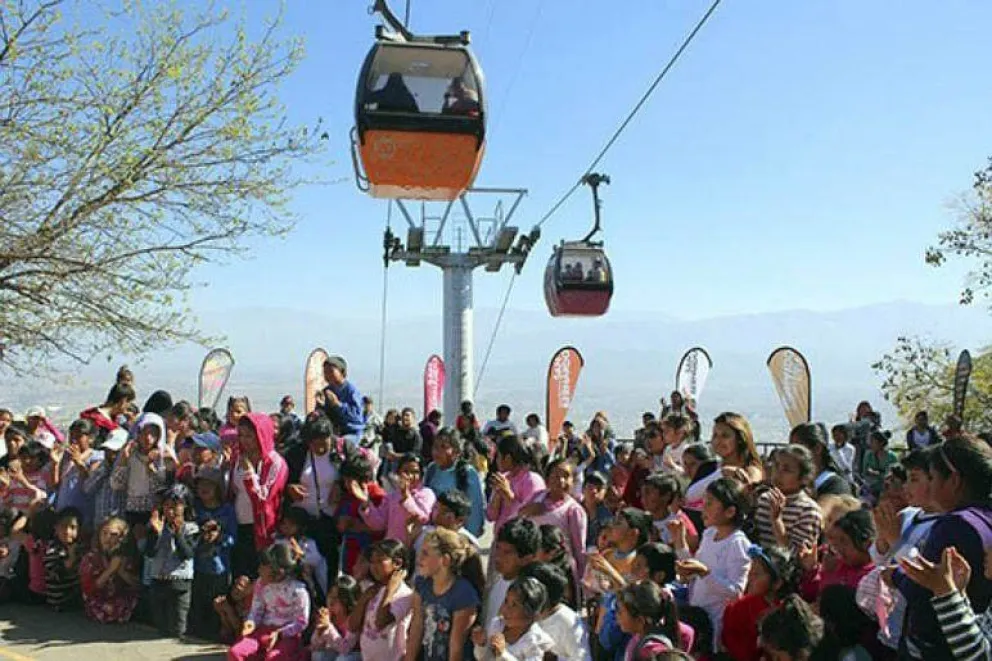 Se celebra el Día de Reyes en el Teleférico y el cerro San Bernardo