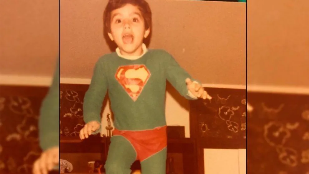 Famosísimo periodista de espectáculos compartió esta foto de su niñez: ¿Lo reconocés?