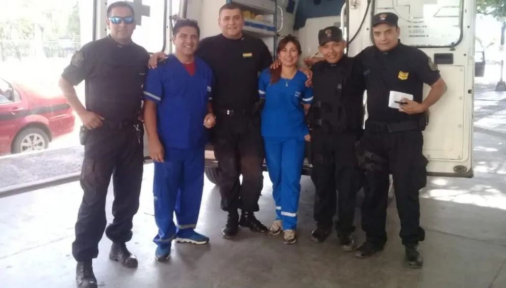 Nacimiento navideño: una mujer dio a luz en el patio de su casa