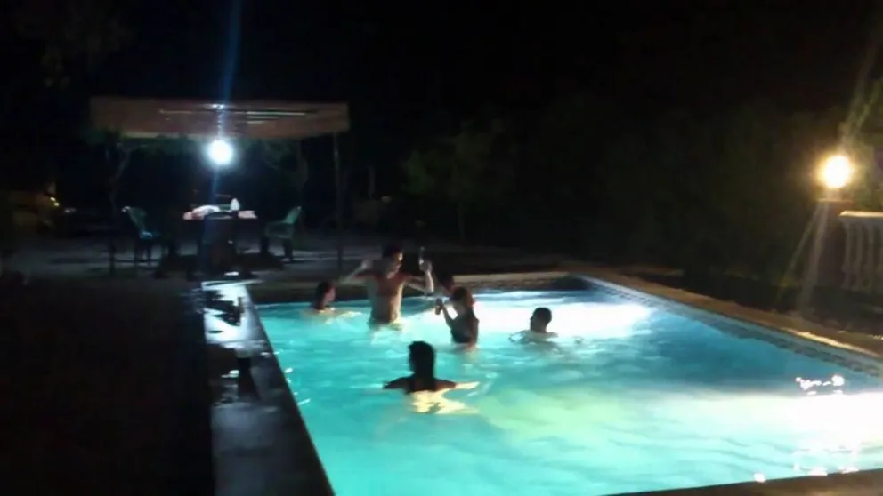 VIDEO: niñito con stripper en una fiesta salida de control