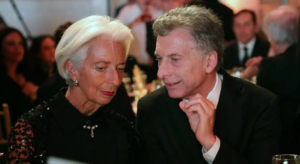 FMI: pidió trasladar la suba del dólar a ajustes que deberán pagar los consumidores