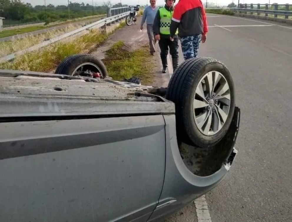 Salteño no visualiza un caballo sobre la ruta y protagoniza un terrible vuelco