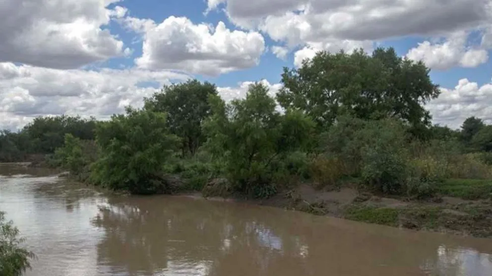 Desesperada búsqueda de un niño en el río Arenales