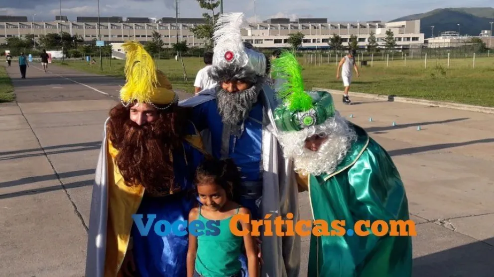 Vivo de Voces Críticas de los Reyes Magos en el Parque Bicentenario
