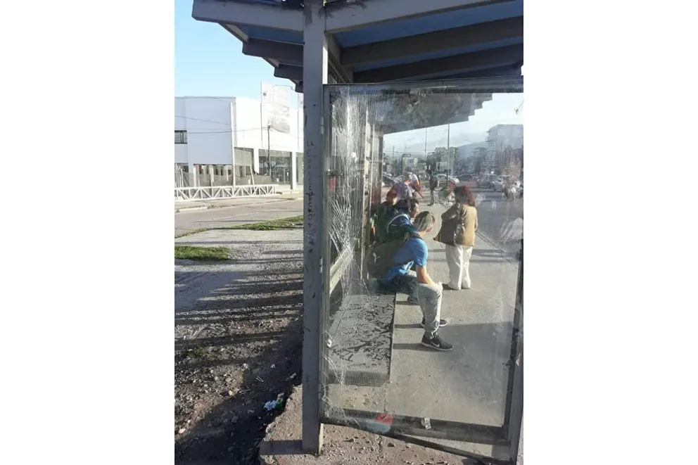 Los dañinos de siempre: destrozaron otro parador de Saeta 