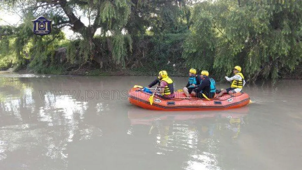 No se rindieron: sigue la búsqueda del cuerpo del niño en el río Arenales