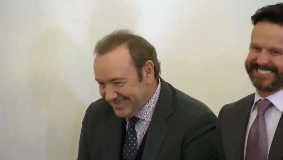 Las risas de Kevin Spacey antes de ser acusado por abuso sexual a un menor