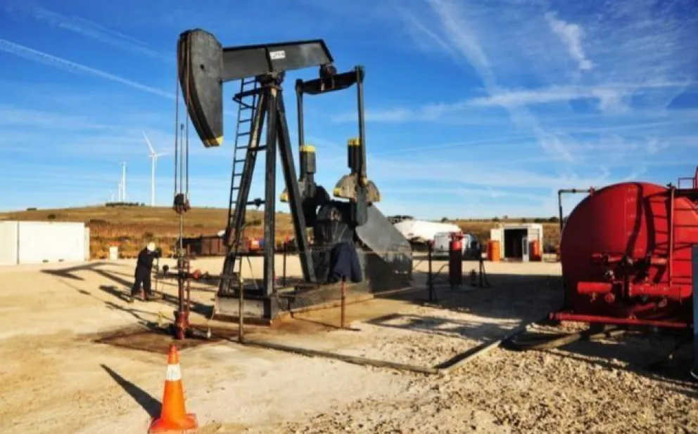 Descubren petróleo en Orán