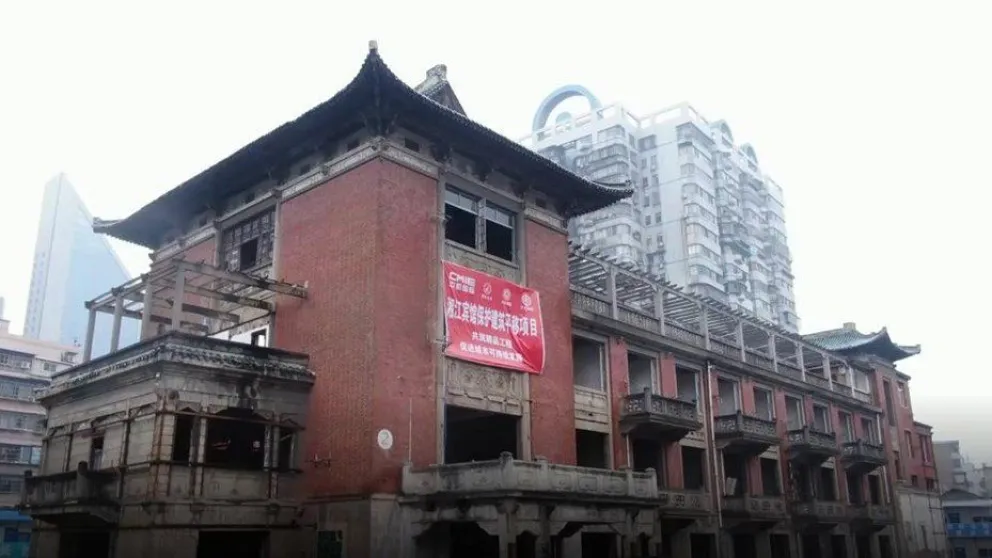 VIDEO: desplazan un hotel histórico de 5.000 toneladas y queda intacto