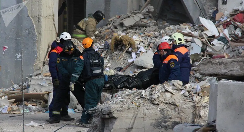 VIDEO: Rescatan vivo a bebé de 10 meses tras 35 horas bajo escombros del edificio colapsado en Rusia