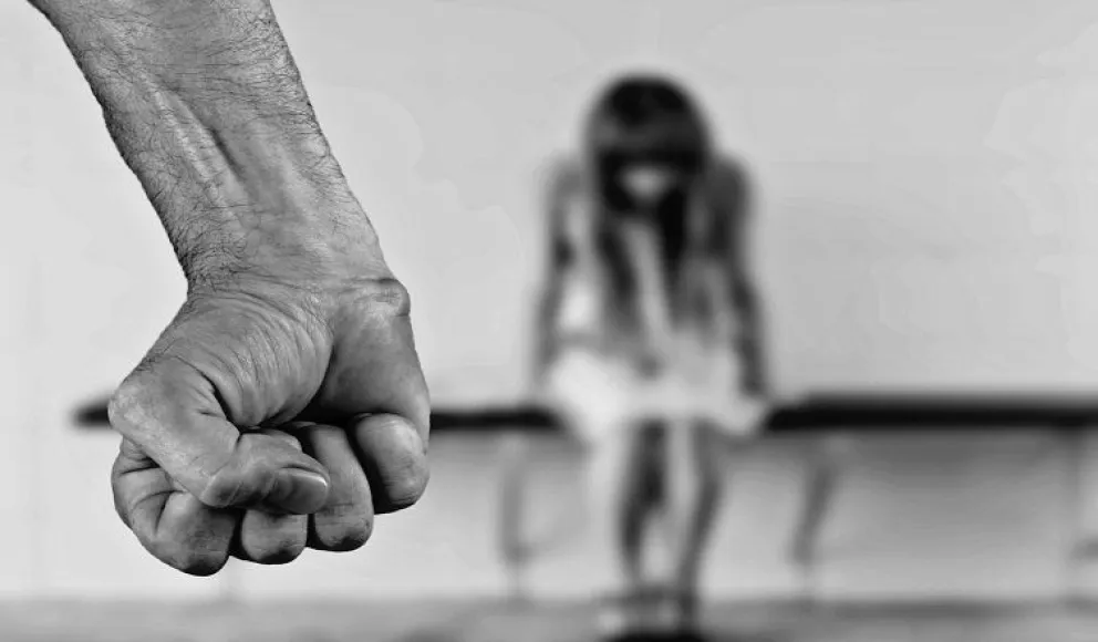 De esta forma un violento hombre quiso matar a su mujer e hijos