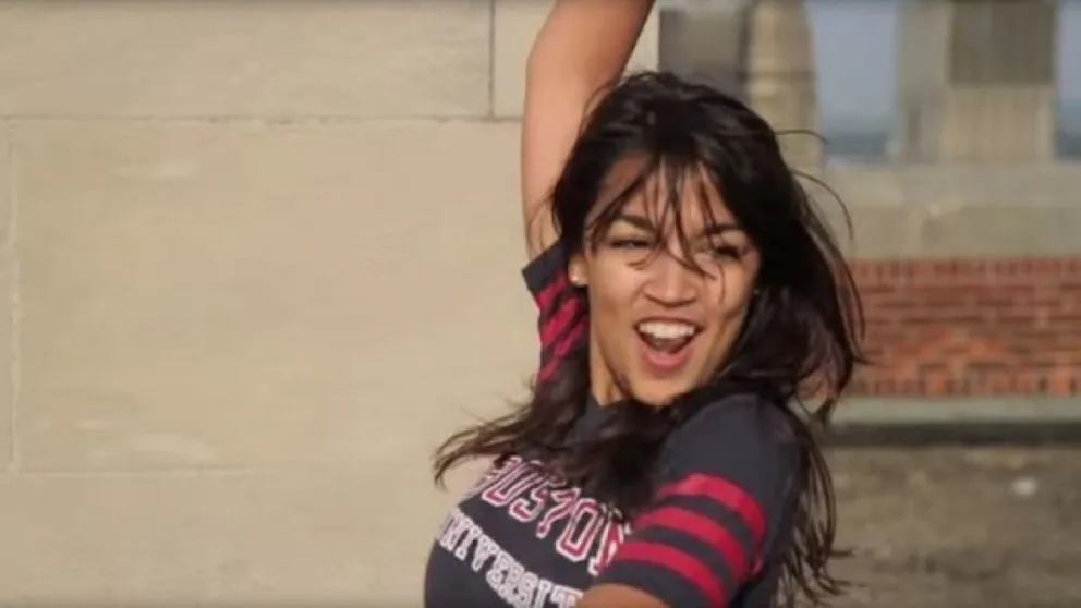 Buena onda: sacaron a luz un video de una diputada y ella contestó con otra coreografía. VIDEOS