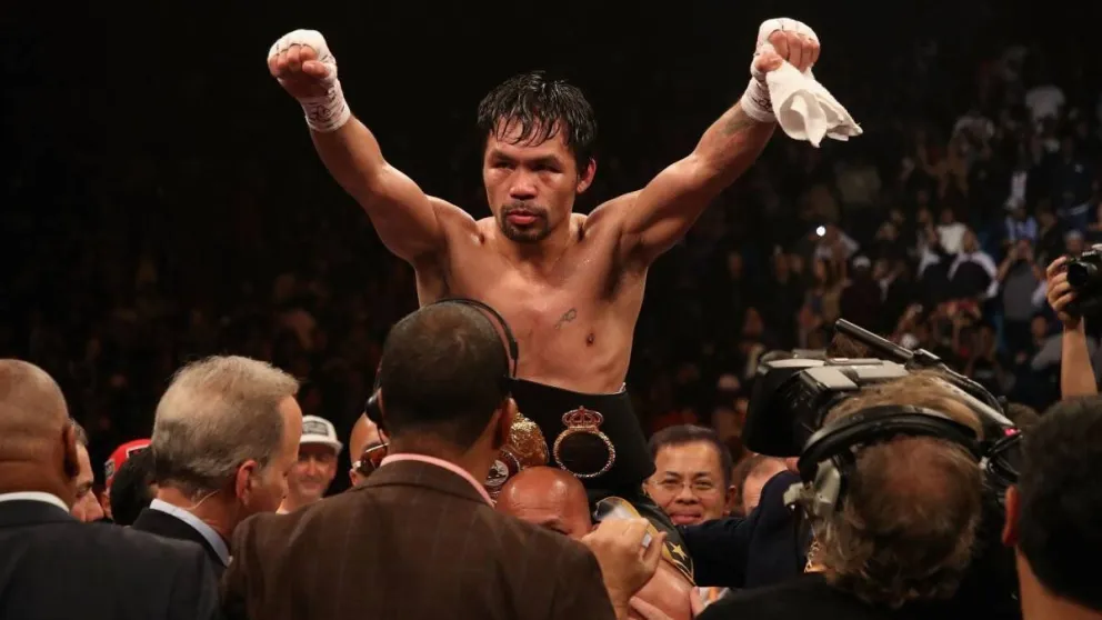 A los 40 años, Manny Pacquiao retuvo el título welter y desafió a Floyd Mayweather