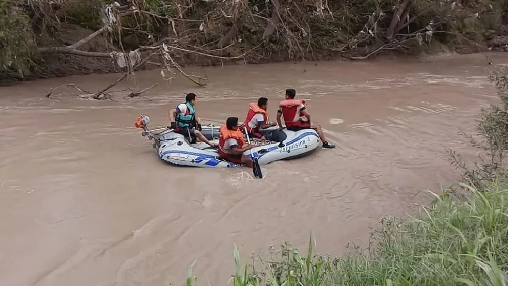 Desesperación por encontrar al niño que cayó al río Arenales