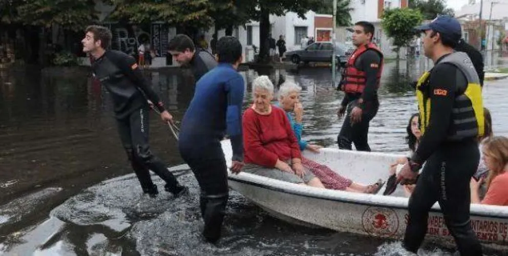 El país bajo el agua: muertos y evacuados por tremendas tormentas