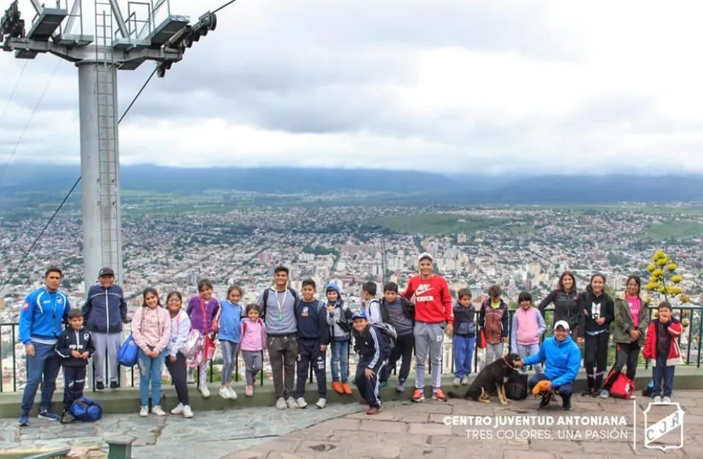 Los santitos llegaron al Cerro San Bernardo