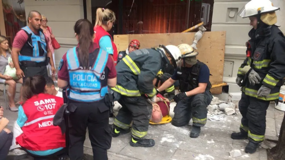 El drama de los balcones: se derrumbó uno en plena recoleta