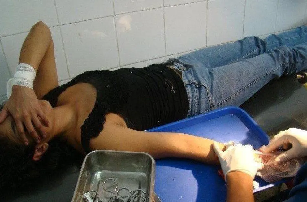 Su esposo le escondió la bebida alcohólica y ella se cortó las venas