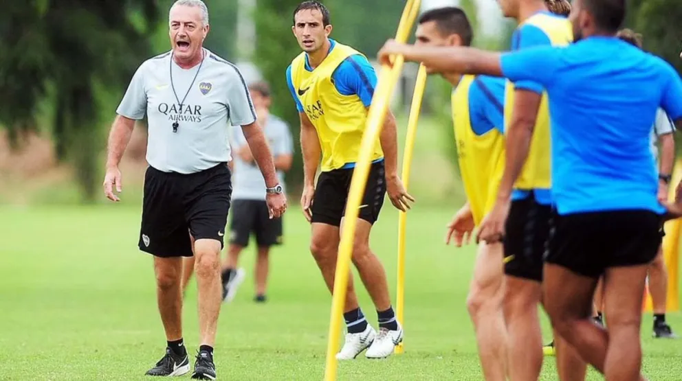 Gustavo Alfaro habló de todo: refuerzos, ventas y Carlos Tevez como líder