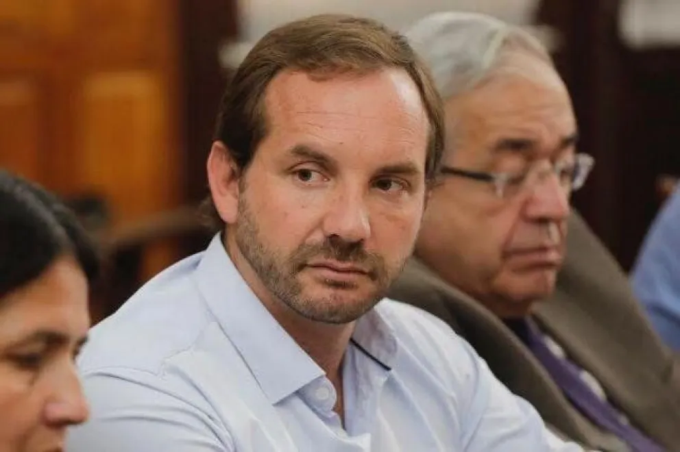 Municipio vs Aguas del Norte: "Más caños menos papel"