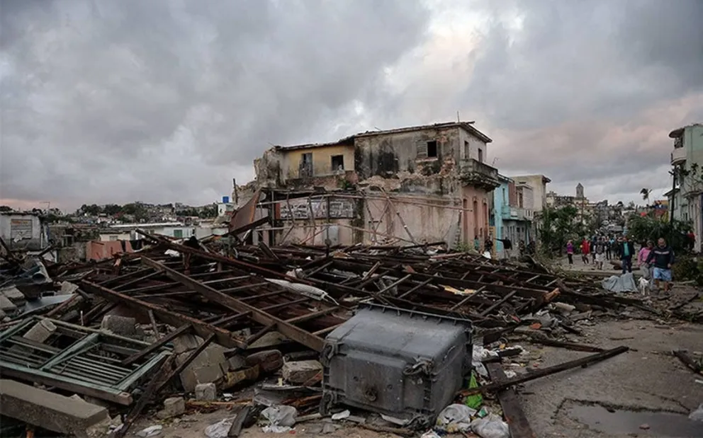 FOTOS: Un fuerte tornado deja al menos 3 muertos y más de 170 heridos en La Habana