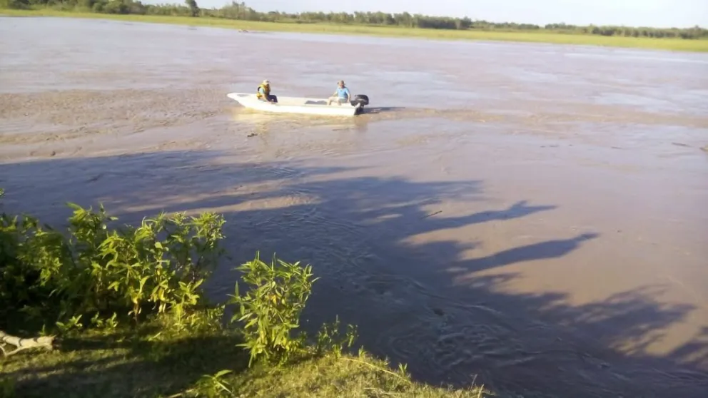 Dos salteños que se bañaban en el Bermejo fueron arrastrados por la correntada