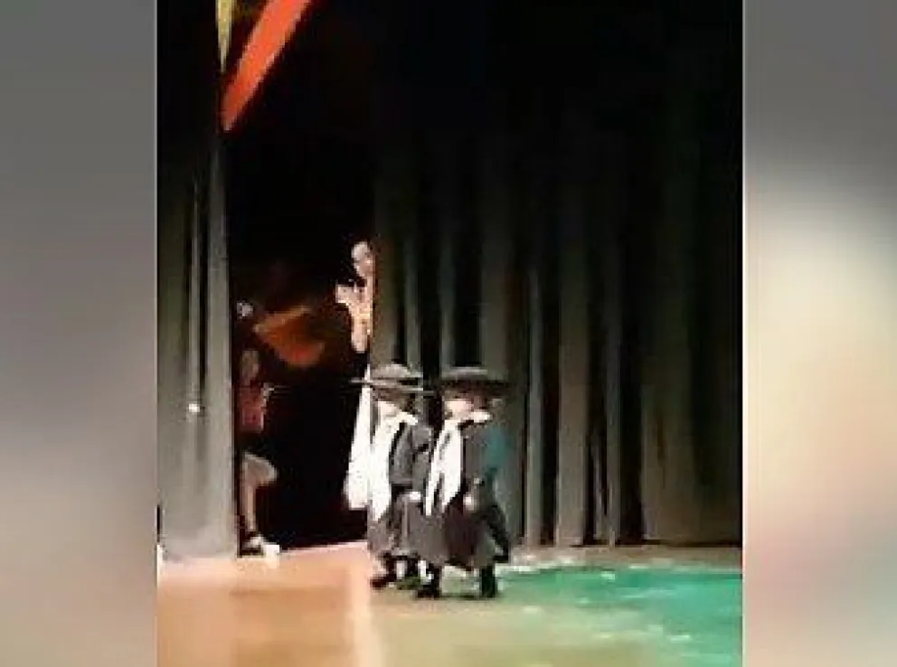 ¡DALE PLAY!: malambo feroz.¡ Aún usan chupetes, pero bailan malambo al mejor estilo de los expertos!