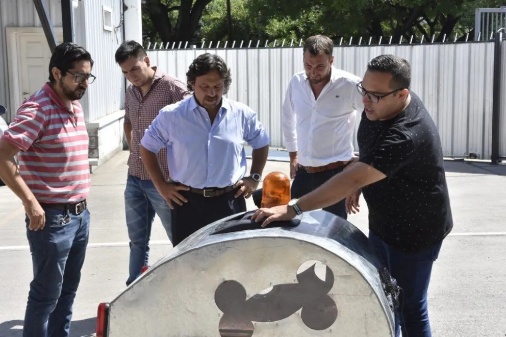 Sáenz  le bridó su apoyo a los creadores de la moto-ambulancia para mascotas