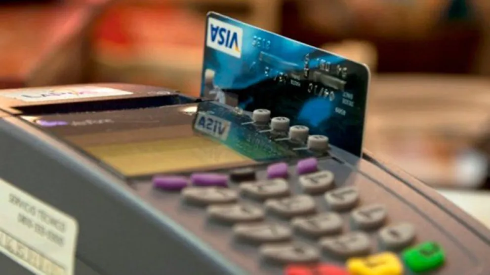 Por pícaros: se ingeniaron para estafar con tarjetas de crédito, pero "la viveza criolla" les salió mal