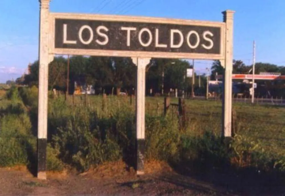 Tras la crecida del Río Huaico Grande,  los perjudicados de Los Toldos reciben ayuda