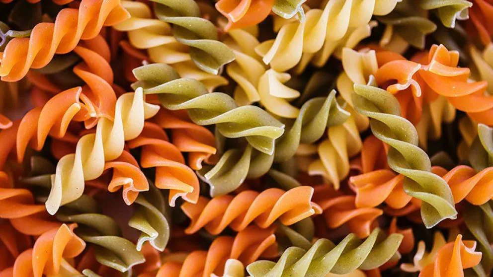 El caso de un estudiante que comió pasta cocinada 5 días antes y murió