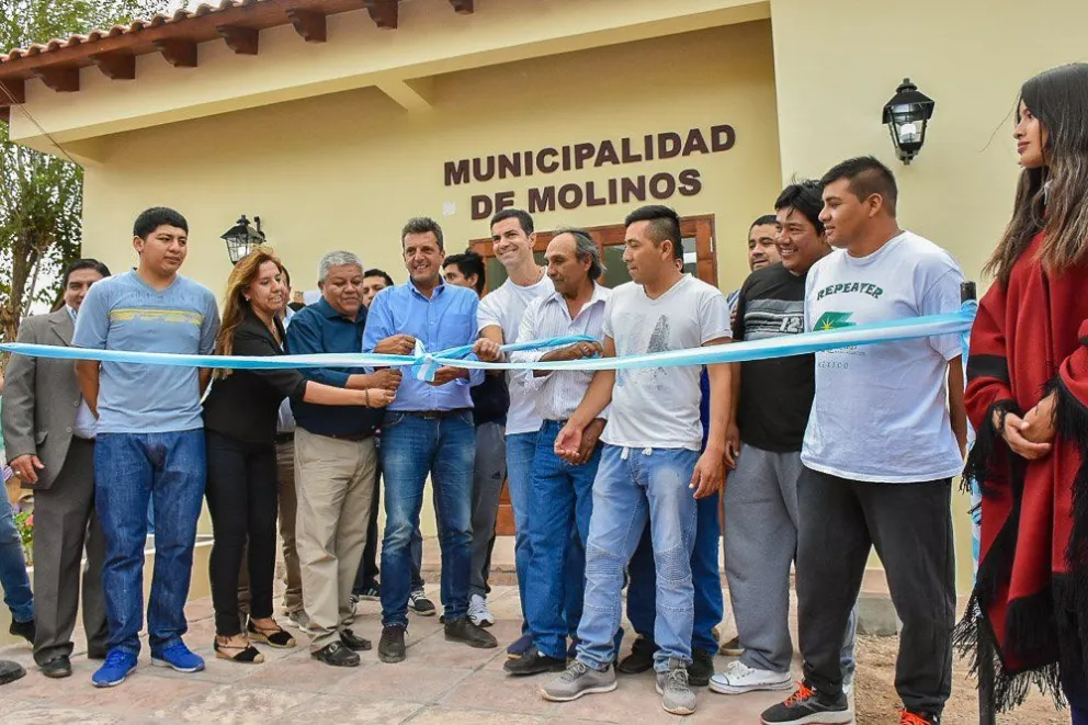 Molinos tiene nueva Municipalidad: Sergio Massa acompañó a Urtubey en el acto de inauguración